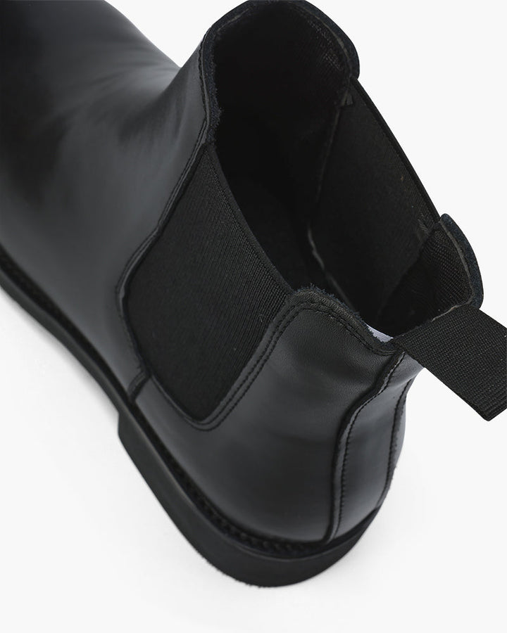 Matteo Ricci | Classic Chelsea Leather Boots with Timeless Edge For Men